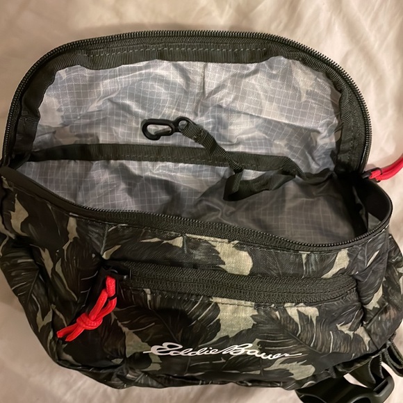 NWT Fanny Pack Stowaway Belt Bag - Picture 9 of 11